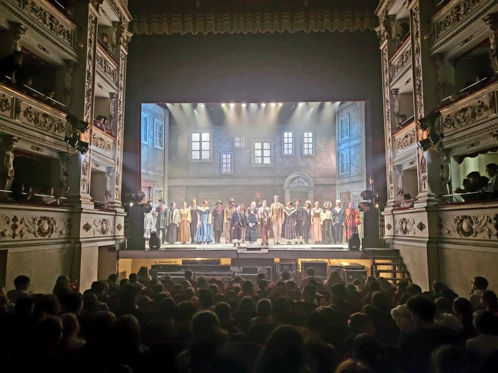 L’ORA DI TEATRO PER COMBATTERE L’ANALFABETISMO EMOTIVO