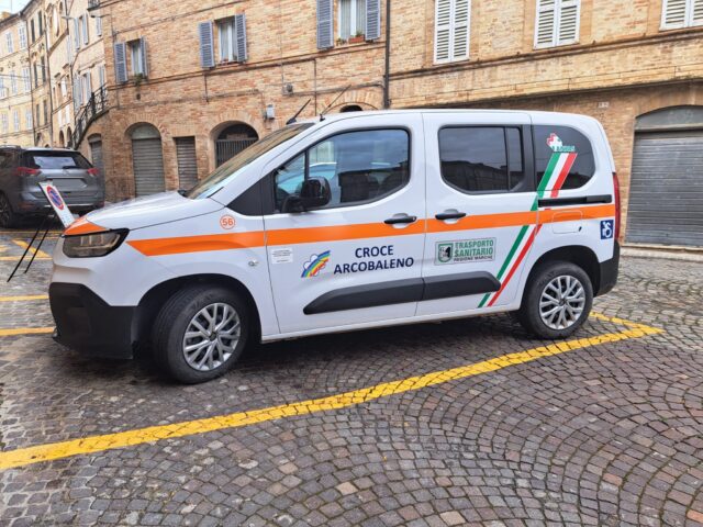 CROCE ARCOBALENO DI PETRITOLI: NUOVO MEZZO PER DISABILI E CINQUE DEFIBRILLATORI AL SERVIZIO DI SETTE COMUNI